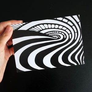 Bain à remous surréaliste : impression murale abstraite 4 x 6 en noir et blanc