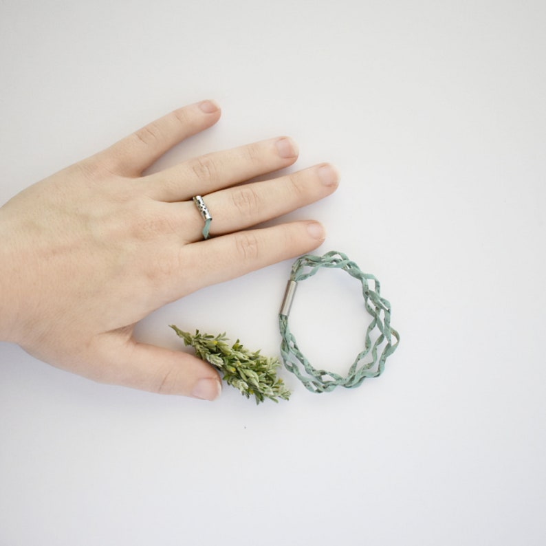 Natural cork bracelet and adjustable ring set in blue with magnetic ends