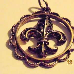 Lovely Sterling Silver Fleur de lis Pendant