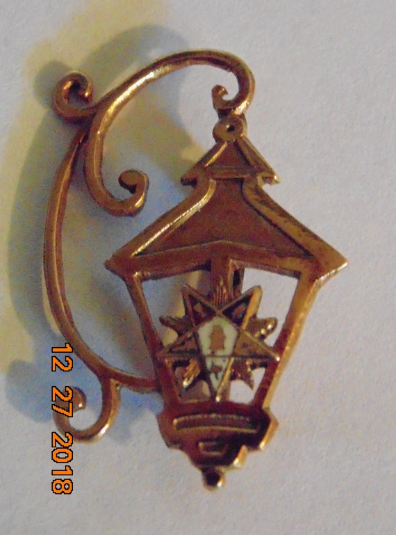 10k gold Hanging lantern with masonic star lapel p