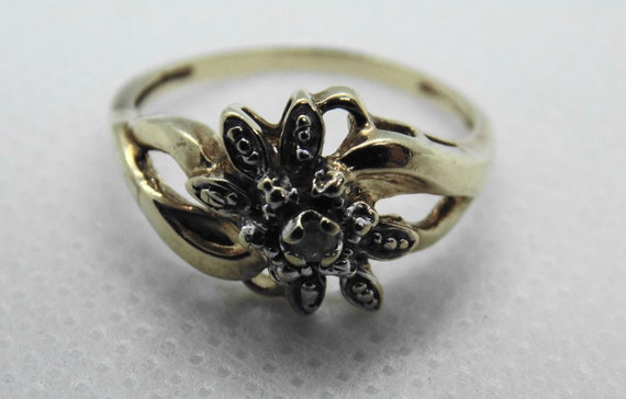 Diamond flower design ring 10k yellow gold - image 1