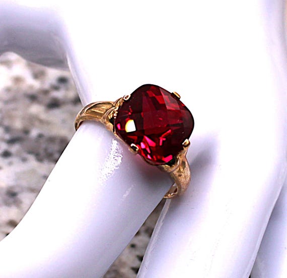 Ruby Ring set in 10kt Yellow Gold - image 4