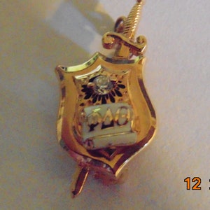 10k gold sword and shield fraternity lapel pin with european cut diamond