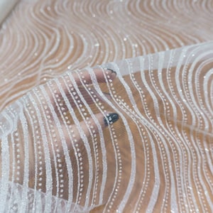 Ivory Hochzeit Tüll Tüll mit Glitzer Ivory Glitzer Tüll mit Wellen Ivory Tutu Stoff Weiße Welle Spitze Bulk Stock Supplier Ivory Glitzer Tüll