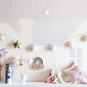 ghirlanda di stelle colorate in tessuto, ecopelle e corda, decorazione per cameretta stelle, stelle decorative per nursery