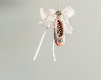 Vintage-inspired ballerina decoration in spun cotton, ballerina shoe in cotton wool, pink ballerina slipper