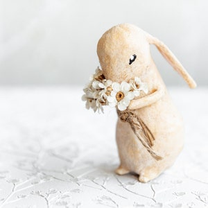 Lapins décoratifs en coton filé, ornements de lapins de Pâques, figurine printanière avec de vraies fleurs