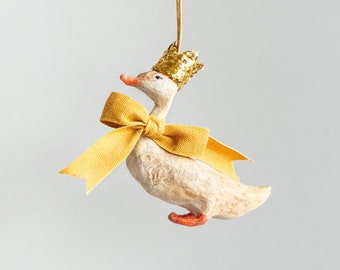 Vintage-inspired decoration, duck with bow and crown in cotton wool. Custom.