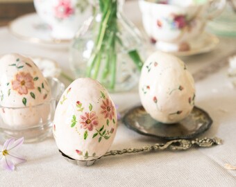 Set of eggs to decorate the Easter table, decoration with spring flowers, hand-painted spun cotton eggs,