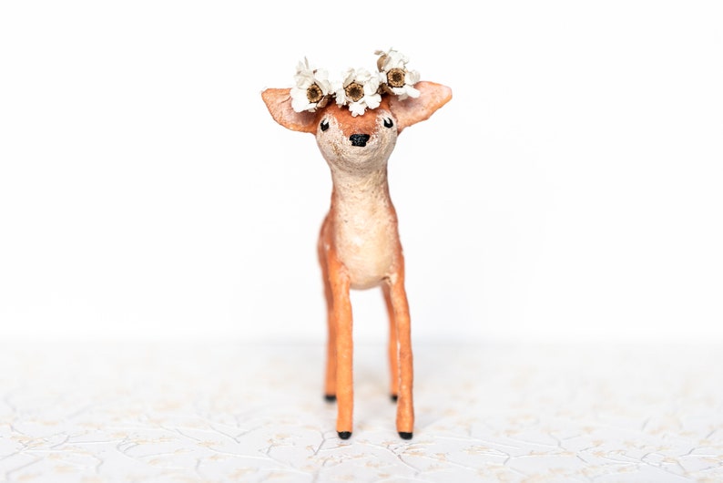 Decorative fawn in spun cotton, little animals in hydrophilic cotton, spring decoration of fawn with crown of real flowers in piedi