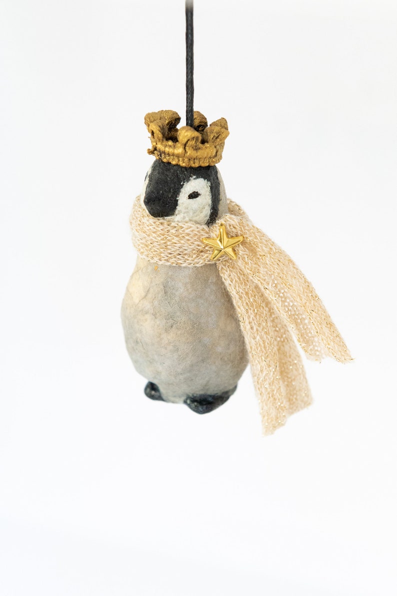 Vintage inspired decoration, penguin with scarf and crown made of cotton wool, winter decoration penguin with sweater. con sciarpa