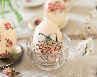 Easter egg in vintage style, hand painted egg with bow and roses, spring decoration, cotton wool Easter ornament