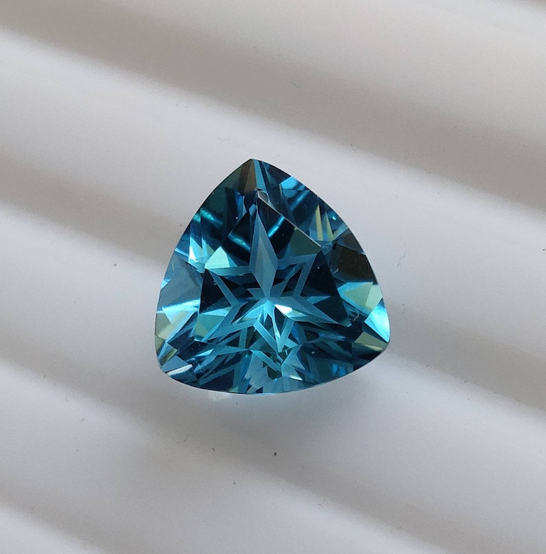 December Birth Stone Swiss Blue Topaz Beautiful Texas Star Cut 10mm Trillion shape 3.67cts AAA Quality in Good Price