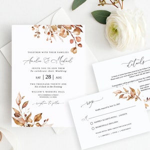 K&ouml;nnte beinhalten: Eine Hochzeitseinladungssuite mit einem Aquarell-Blumendesign in Braun- und Oranget&ouml;nen. Die Einladung zeigt die Namen "Anela & Michael" und das Datum "Sa | 28 | Aug". Die RSVP-Karte enth&auml;lt ein Kontrollk&auml;stchen f&uuml;r "Freut sich auf die Teilnahme mit [Anzahl] G&auml;sten" und "Leider nicht m&ouml;glich".