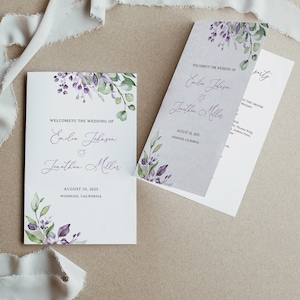 Peut inclure: Deux programmes de cérémonie de mariage avec un motif floral aquarelle dans des tons de violet et de vert. Les programmes présentent les noms "Emile Johnson" et "Jonathan Miller" ainsi que la date "20 août 2025".