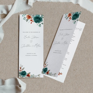 Pode incluir: Programa da cerimônia de casamento com desenhos florais em azul-petróleo e laranja. O programa inclui os nomes do casal, "Emilin Johnson & Jonathan Miller", a data "28 de agosto de 2022" e o local "Woodside, Califórnia".