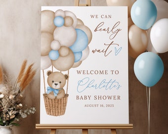 Peut inclure: Une pancarte d'accueil blanche avec un ours en peluche brun dans un ballon à air chaud fait de ballons bleus et beiges. La pancarte indique "We can barely wait" avec un cœur et "Welcome to Charlotte's Baby Shower August 16, 2025".