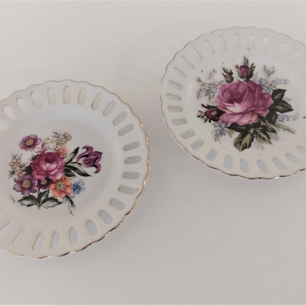 Vintage Pair of Small Wall Decorative Plates Japan 1950's