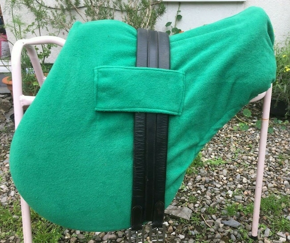 NEW Fleece GP SADDLE COVER Saddlecover With GIRTH Holder LOOPS BLACK * 