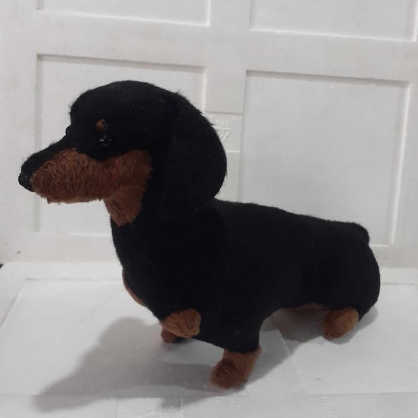 Peluche teckel noir et feu pour chien