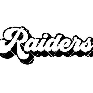 Peut inclure: Graphique noir et blanc du mot "Raiders" dans une police de caractères rétro et stylisée.