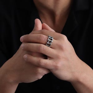 Men&#39;s Motorcycle Chain Ring – Bold Stainless Steel Jewelry with Biker-Inspired Chain Design