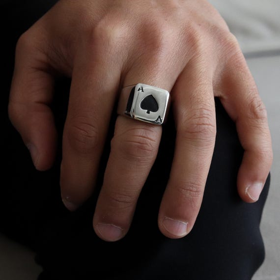 Anello In Acciaio Inossidabile Con Design Di Carte Da Poker Fortunato