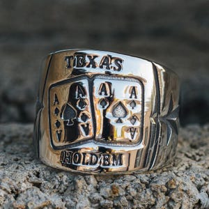 Anillo de póquer Texas Hold'em para hombre: diseño de mano de póquer de acero inoxidable, joyería duradera para uso diario para entusiastas de los juegos de cartas