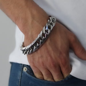 Pulsera extragruesa para hombre: acero inoxidable de alta calidad, 18 mm de ancho, duradera y elegante, resistente al agua, perfecta para el uso diario
