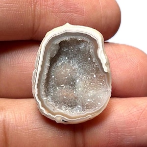 Geode Agate Druzy Gemstone Natural 25x20x8 MM, 21.25 Cts