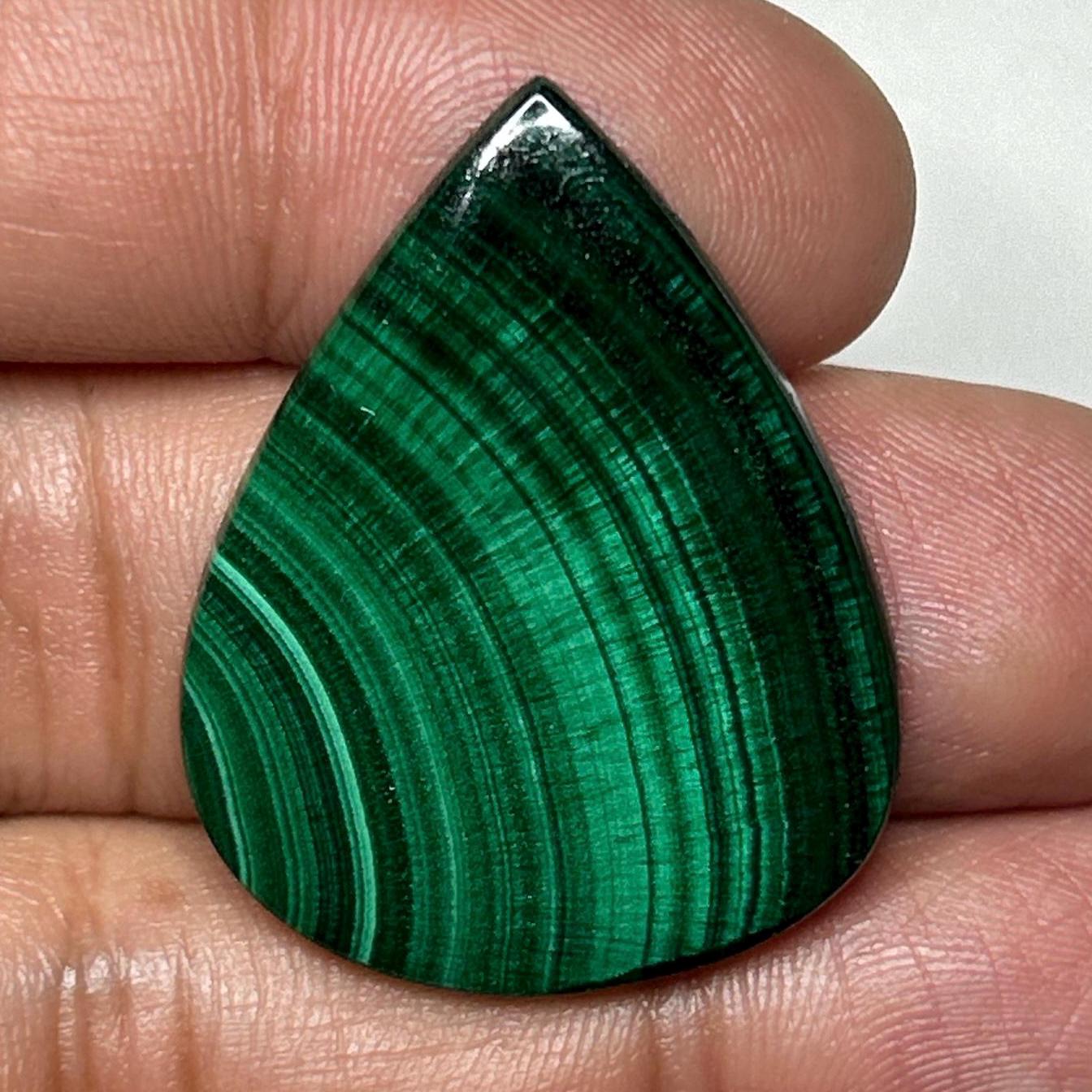コンゴ産ベルベットマラカイトカボション宝石 天然 34x27x3 MM、37.35