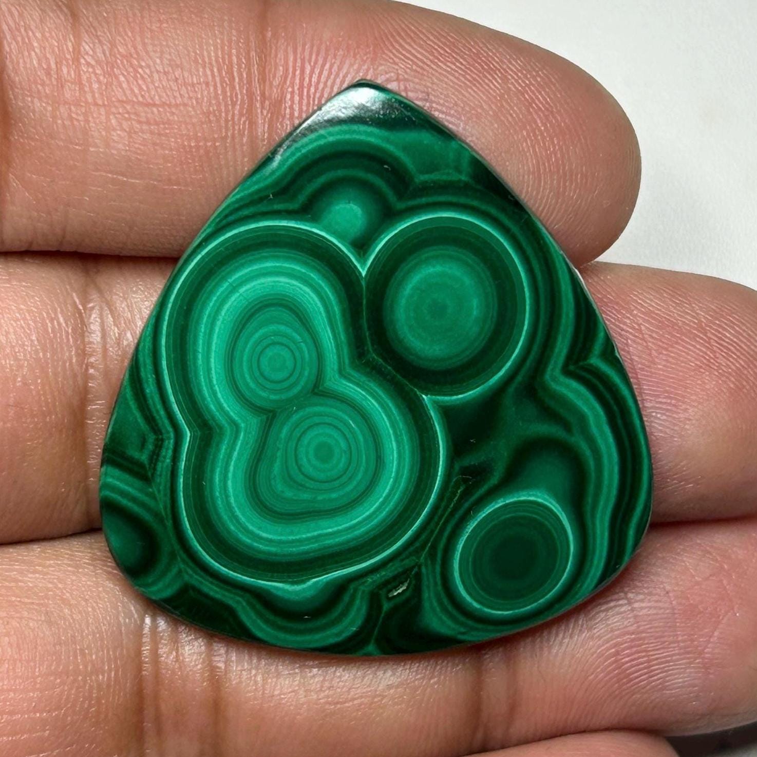 コンゴ産マラカイトカボション宝石 天然 37x35x4 MM、65.50カラット