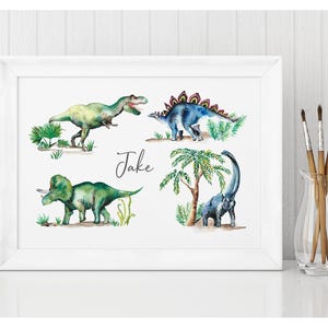 Impresión personalizada con nombre de dinosaurios pintada a mano