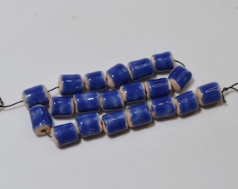 Perles cylindriques bleu cobalt. Perles tubulaires pour la fabrication de bracelets et de colliers. Idéal pour les projets en macramé. Vendeurs ukrainiens.
