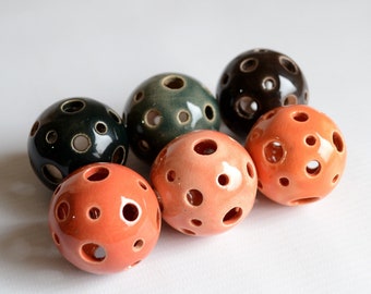 Chunky beads 3.5 cm (1.4 inches). Ceramic spherical beads.