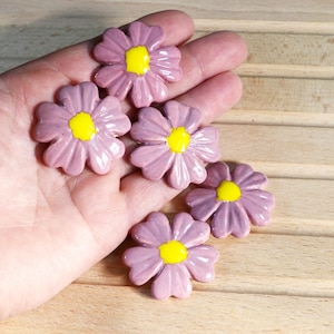 Flower beads 5 pieces. Purple beads for jewelry making or macrame. Ceramic flower beads, ceramic daisy beads.