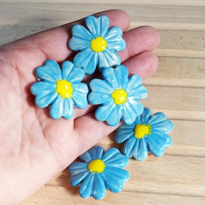 Flower beads 5 pieces. Blue beads for jewelry making or macrame. Ceramic flower beads, ceramic daisy beads.