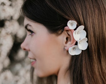 Flower bridal ear wrap Floral ear cuff Ear climber Cartilage earring Ear climber Flower bridal earrings Ear cuff no piercing Flower Ear wrap