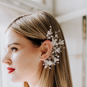 Boho bruids oor wrap bloemen oor manchet oor klimmer kraakbeen oorbel oor klimmer bloem bruids oorbellen oor manchet geen piercing bloem oor wrap