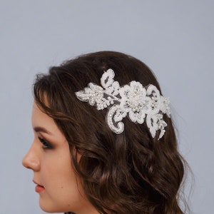 Bridal lace hair comb Ivory wedding headpiece White floral wedding hair piece Beaded hair piece Wedding hair accessory Boho wedding vine