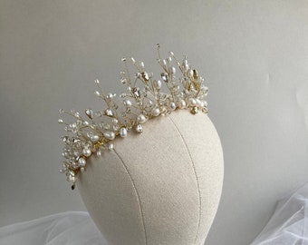 Gold pearl crown Boho crown Gold headpiece Gold tiara Bridal crown Wedding hair piece Bridal hair piece Gold hair vine Queen wedding crown