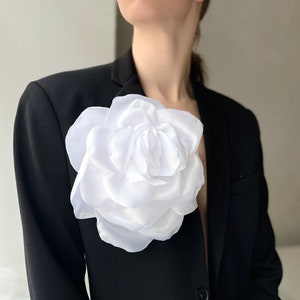 Broche fleur blanche extra large Broches roses surdimensionnées pour femme, épingle grande fleur faite main pour mariage cadeau de Noël femme épingle rose blanche image 5