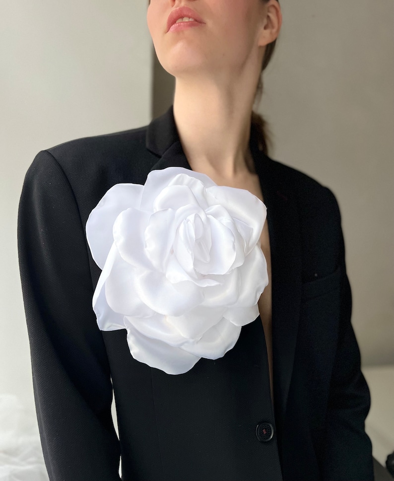 Broche fleur blanche extra large Broches roses surdimensionnées pour femme, épingle grande fleur faite main pour mariage cadeau de Noël femme épingle rose blanche image 5