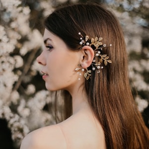 Boho Bridal ear wrap Floral ear cuff Ear climber Cartilage earring Ear climber Flower bridal earrings Ear cuff no piercing Flower Ear wrap