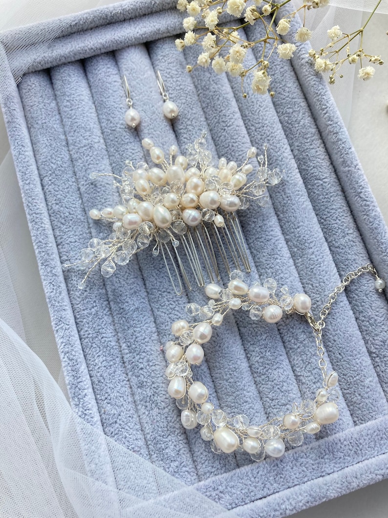 Bridal hair comb Pearl hair comb Wedding set Pearl earrings Vridal bracelet Boho Wedding hair piece Crystal hair comb Small pearl hair piece