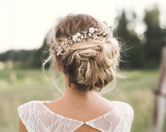 Floral gold headpiece Wedding hair comb Bridal pearl hair piece Boho wedding hair accessory Bridal pearl hair vine Flower leaf hair comb