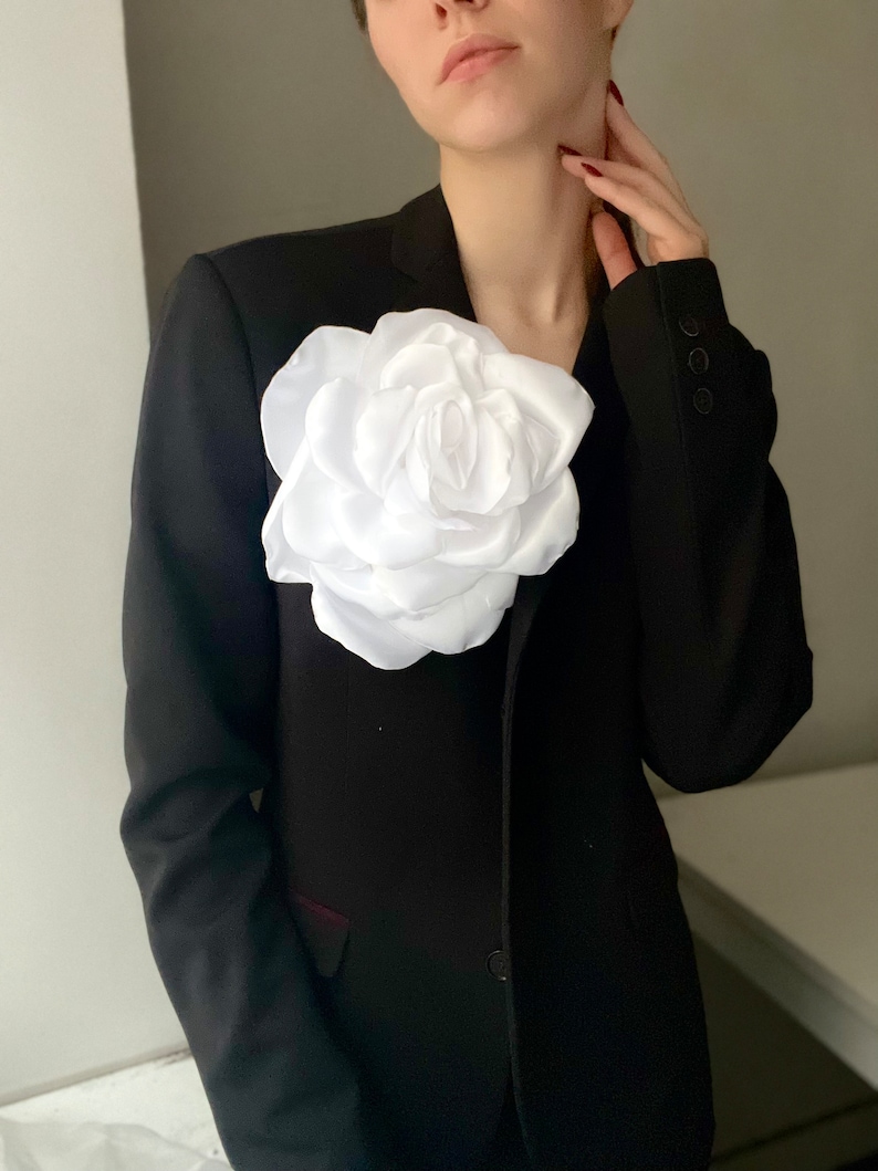 Broche fleur blanche extra large Broches roses surdimensionnées pour femme, épingle grande fleur faite main pour mariage cadeau de Noël femme épingle rose blanche image 1