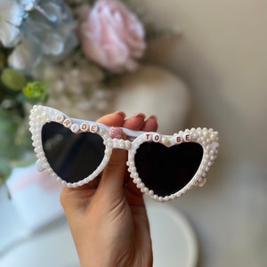 personalisierte Braut, Sonnenbrille zu sein, Braut Sonnenbrille, Perle Sonnenbrille Braut, Braut Herz Sonnenbrille, Brautdusche, Junggesellinnenabschied Sonnenbrille