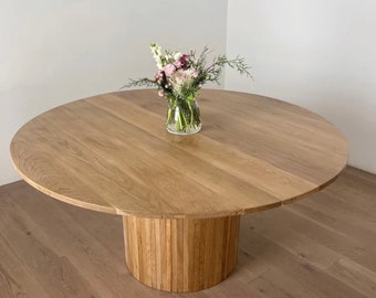 Maßgeschneiderter runder Tisch aus massiver weißer Eiche – Lochlin-Tisch