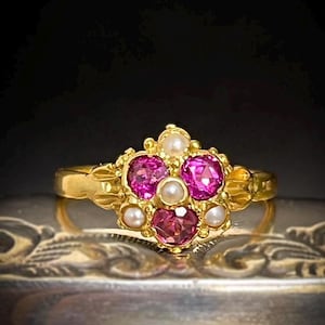 Antique Almandine Garnet Trefoil Cluster Ring in 18 Carat Gold Antique C. 1880&#39;s Victorian